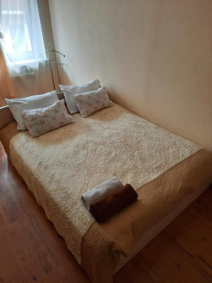 Apartment In The Historical City Center แชร์นิฟซี ภายนอก รูปภาพ