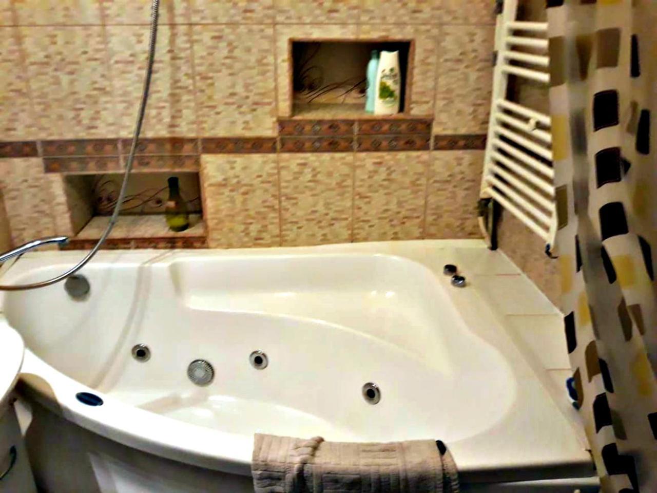 Apartment In The Historical City Center แชร์นิฟซี ภายนอก รูปภาพ